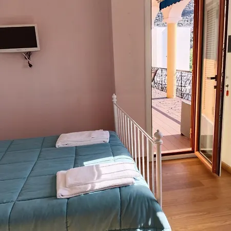 White Stylish 4 Prázdninový dům