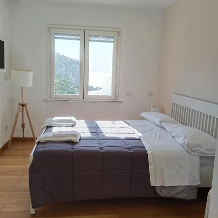 White Stylish 4 * Vico Equense
