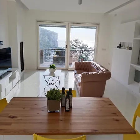 White Stylish 4 * Vico Equense