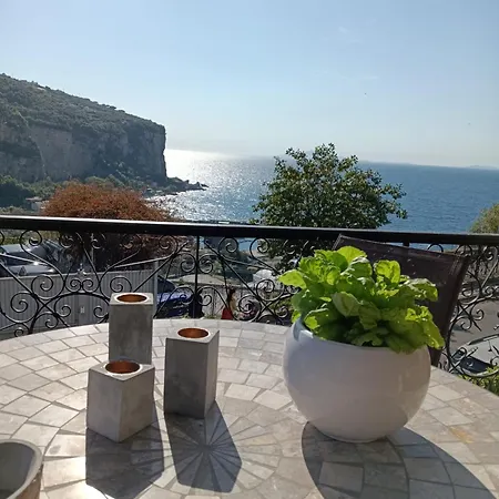White Stylish 4 * Vico Equense